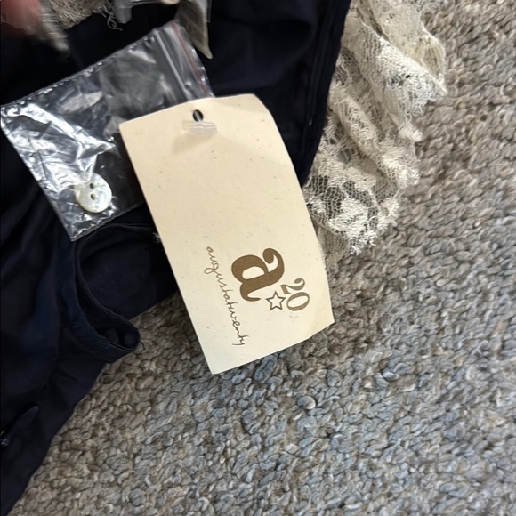 Ethan Allen Blue and White Lace Sleeveless Blouse - Picture 6 of 8